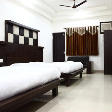 Hotel Maharaja Katra  Zimmer foto