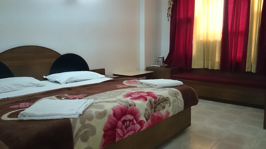 Hotel Maharaja Katra  Zimmer foto