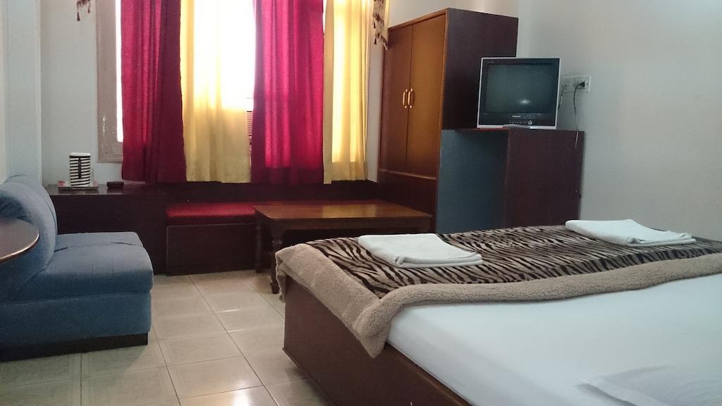 Hotel Maharaja Katra  Zimmer foto