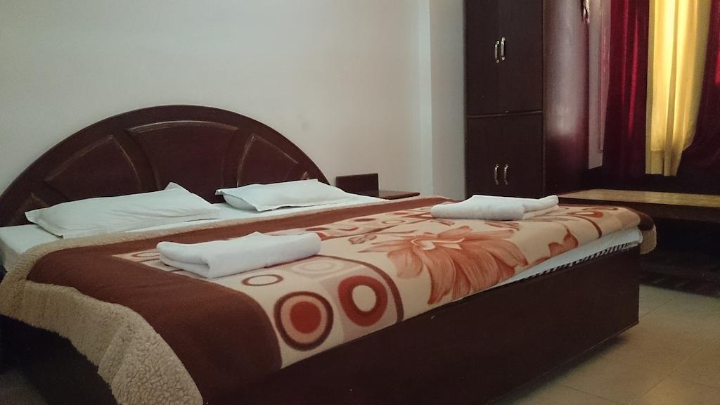 Hotel Maharaja Katra  Zimmer foto