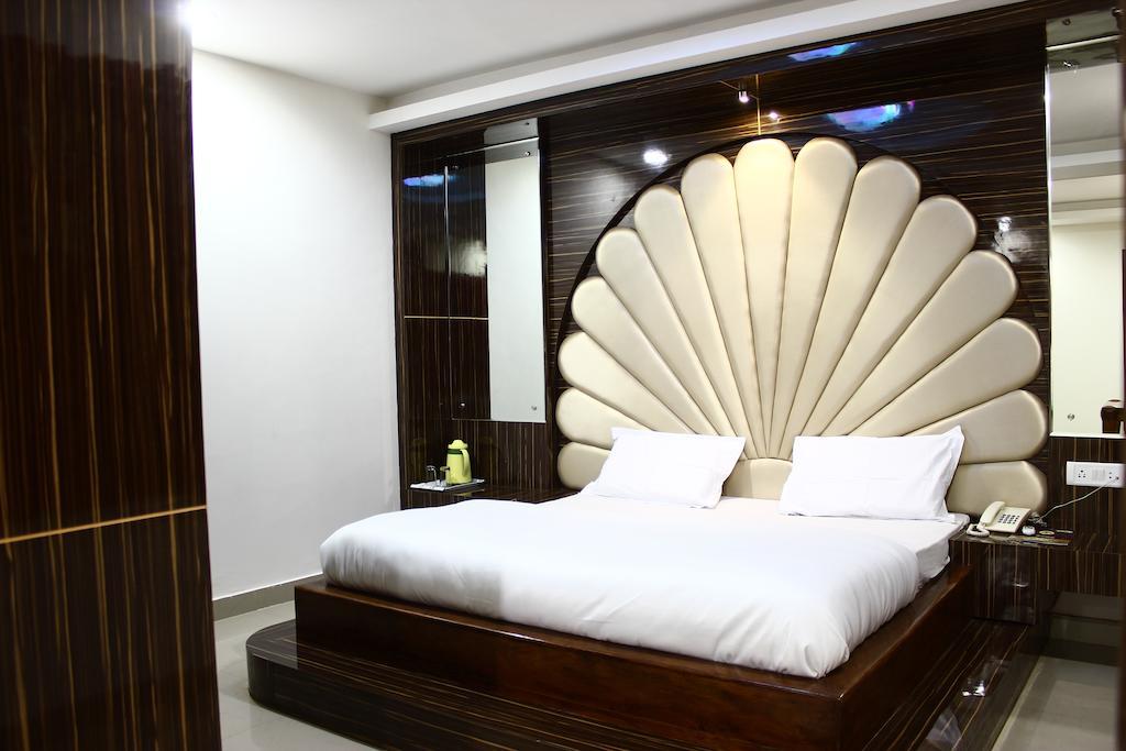 Hotel Maharaja Katra  Zimmer foto