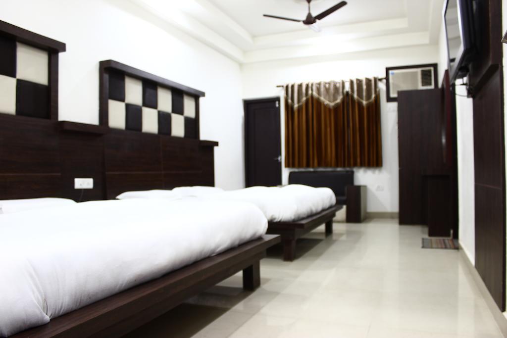 Hotel Maharaja Katra  Zimmer foto