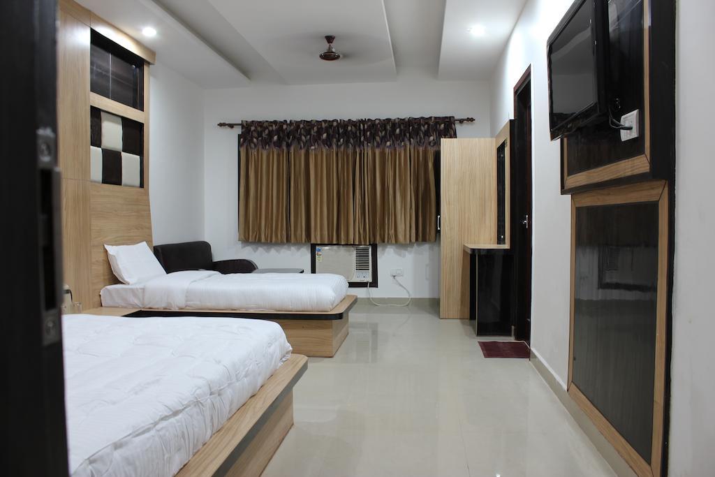 Hotel Maharaja Katra  Zimmer foto